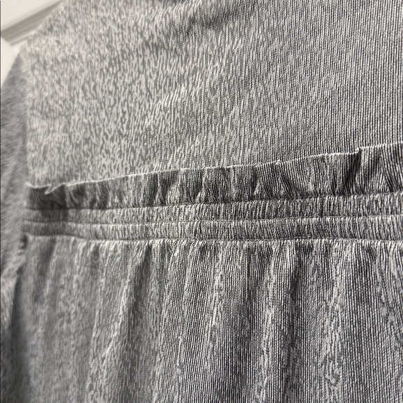 XS Oversized - ATHLETA - Echo Top Quick Drying Gray NEW $99 msrp - Picture 3 of 6